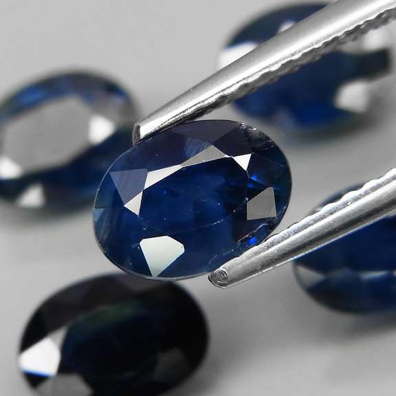 High grade 5.27ct 7x5mm Sapphire set