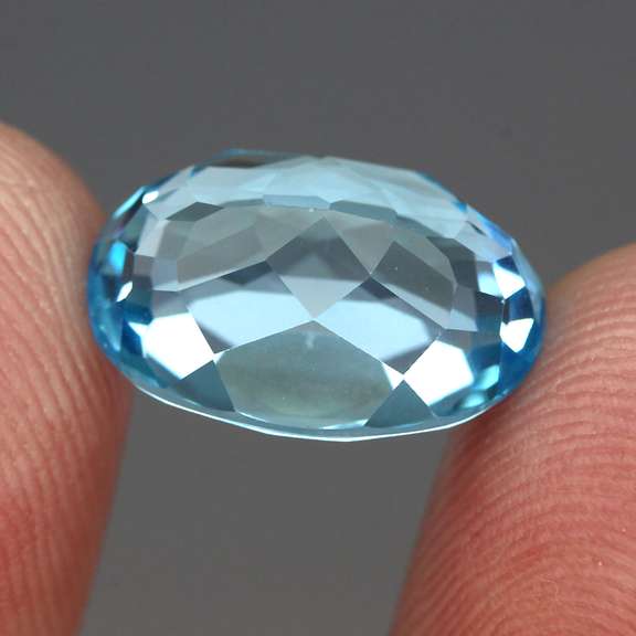 Impressive 11.20ct top Swiss blue Topaz