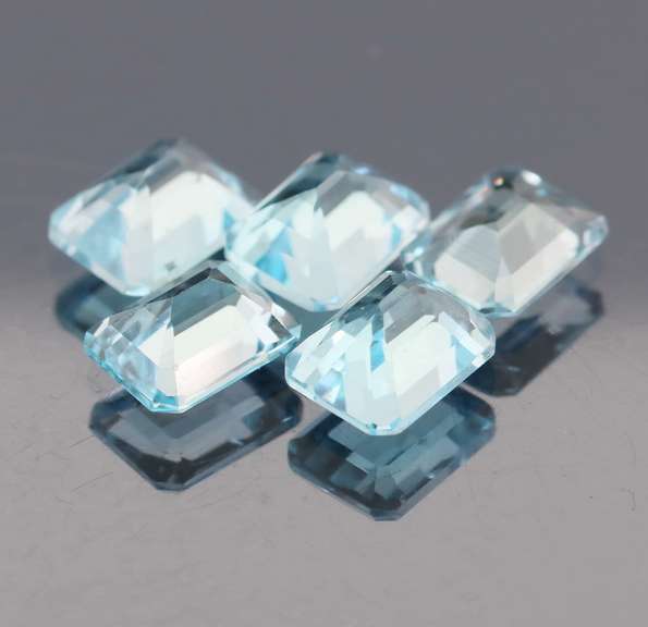 Simply brilliant 14.88ct sky blue Topaz set
