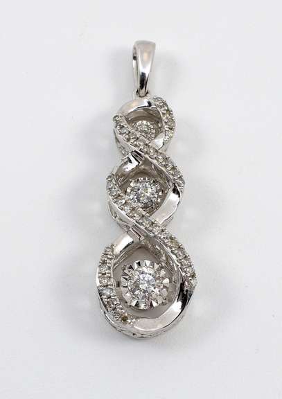 Glittering WG Diamond Pendant