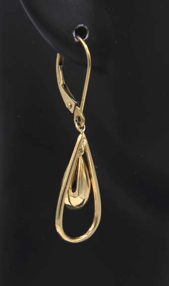 Stunning Yellow Gold Dangle Earrings