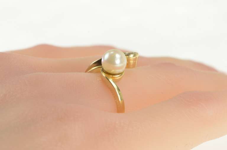 14K Yellow Gold Pearl VS Diamond 1960's Bypass Statement Ring