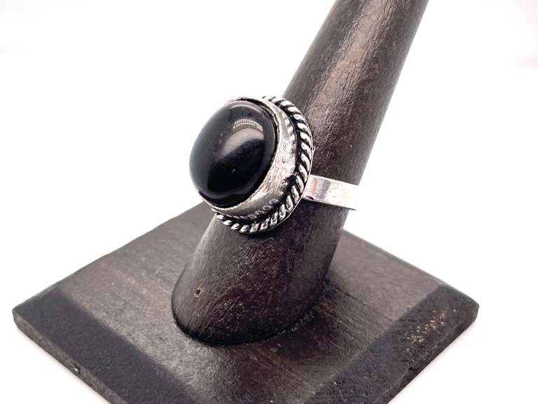 🦇Fangtastic!🦇Petite Oval Black Onyx Tibetan Silver Rope Design Ring