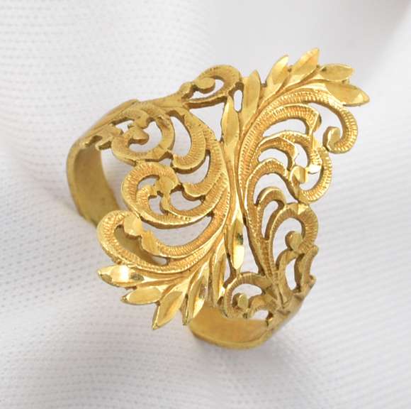 Pretty 14k Geometric Ring