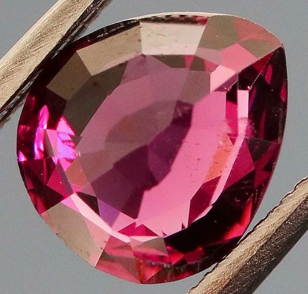 Glittering 1.61ct untreated top violet pink Rhodolite Garnet