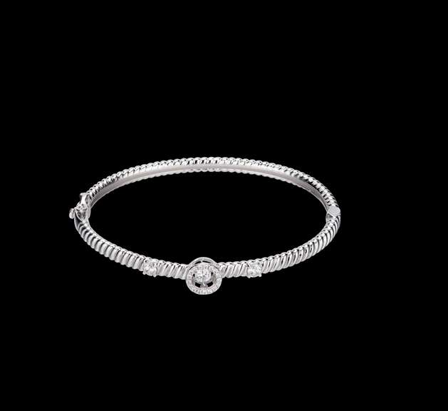 Solid rope style Center stone Dancing Bangle