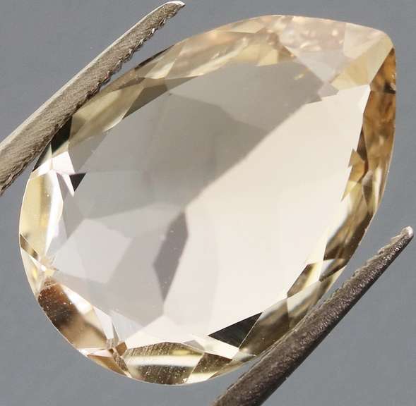 Captivating 5.93ct champagne Topaz