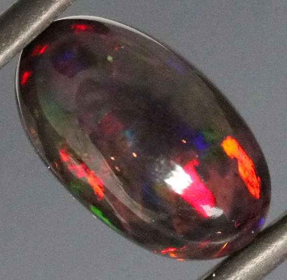 Full body flashing 2.60ct Welo Black Opal