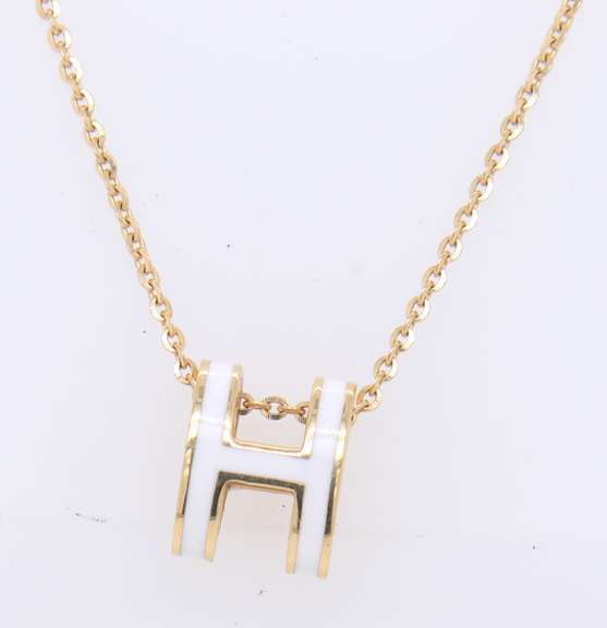 Fabulous 18kt Yellow Gold H initial Pendant on Chain