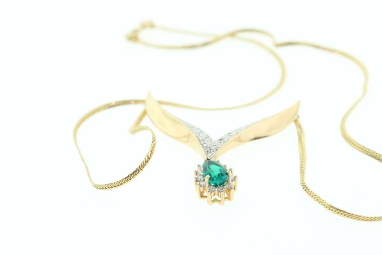 LADIES 14K GOLDNECKLACE WITH EMERALD AND DIAMONDS