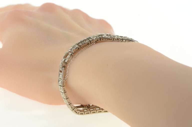 Platinum 2.39 Ctw Art Deco VS Diamond Encrusted Tennis Bracelet