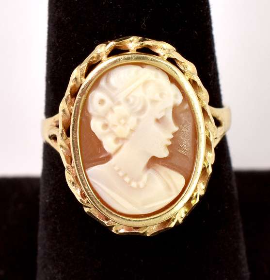 Amazing Cameo Ring in 14K Yellow Gold