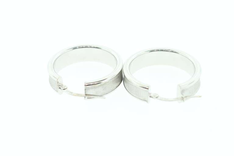 LADIES 18K WHITE GOLD LOOP EARRINGS