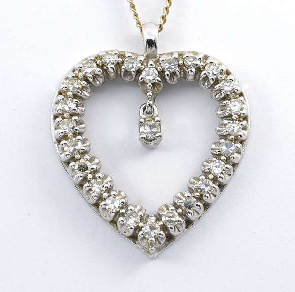 Pretty WG Diamond Heart on Neklace
