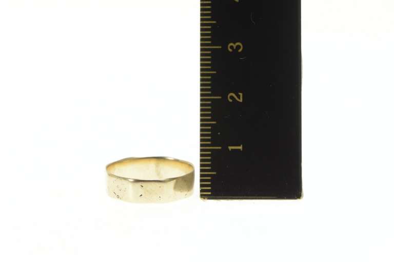 10K Yellow Gold Victorian Worn Squared 5.1mm Etched Band Ring