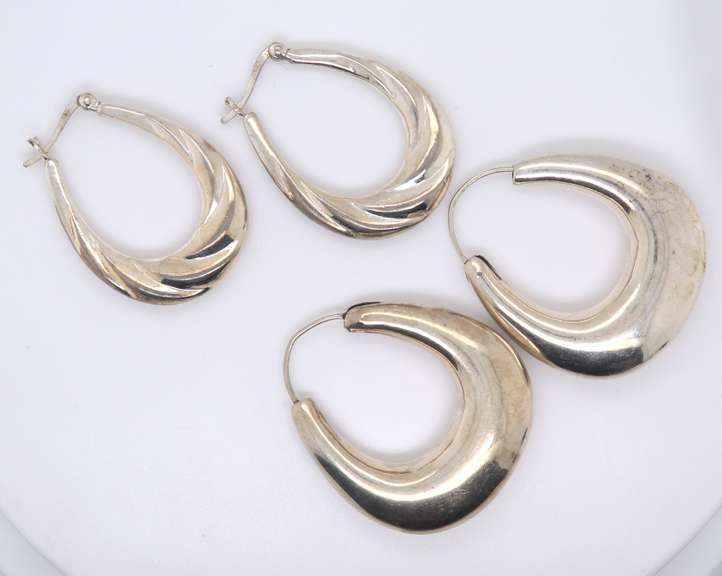 Lot of 2 Pairs of Sterling Silver Earrings