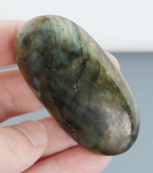 Flashing! 141.50ct Labradorite cabochon