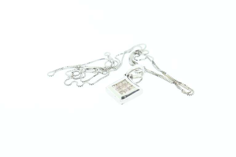 14K WHITE GOLD AND DIAMOND NECKLACE WITH PENDANT