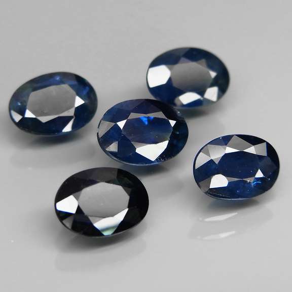 High grade 5.27ct 7x5mm Sapphire set