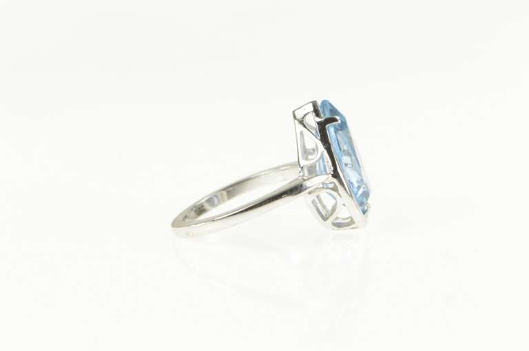 10K White Gold Pear Blue Topaz Tear Drop Solitaire Statement Ring