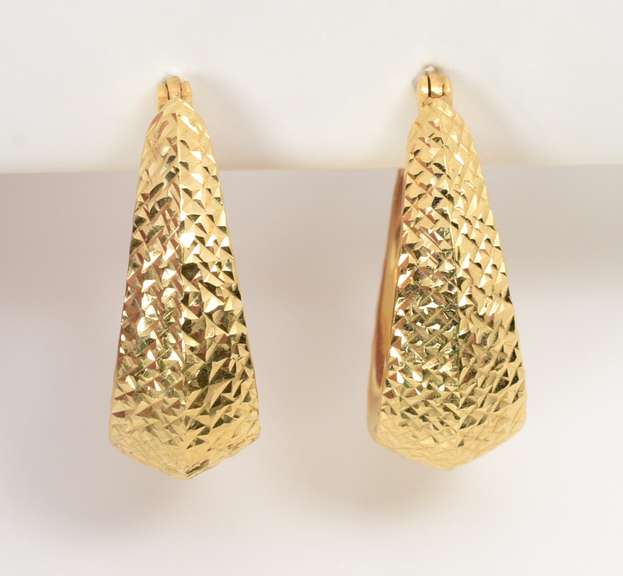 Versatile 14K Yellow Gold Earrings
