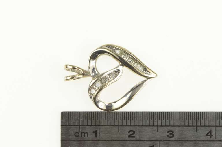 10K White Gold Curvy Heart Love Symbol Classic Romantic Pendant