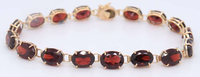 Gorgeous Yellow Gold Garnet Bracelet