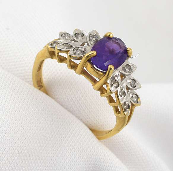 Sweet Amethyst * Diamond Ring