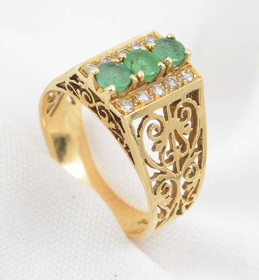 Sweet Emerald & Diamond Filigree Ring