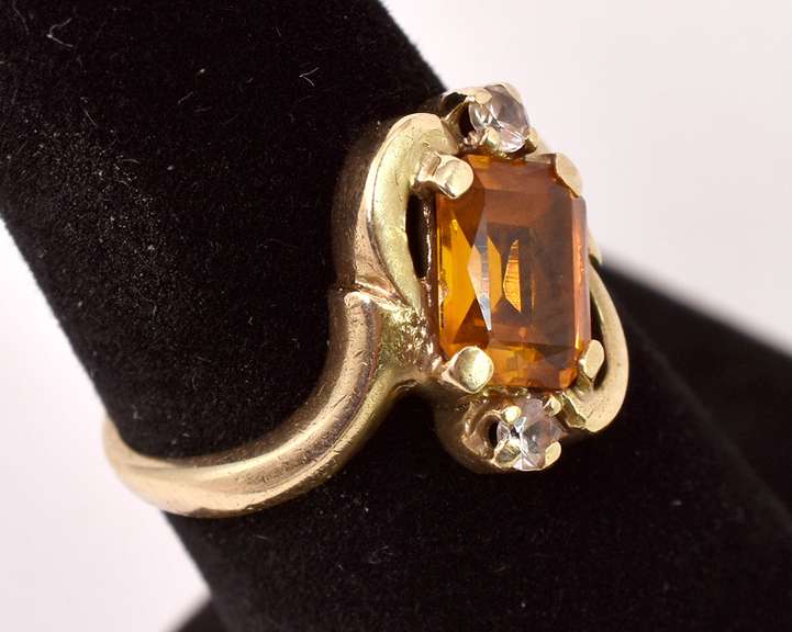 Elegant Gold Sapphire and Quartz Ring in Yellow Gold