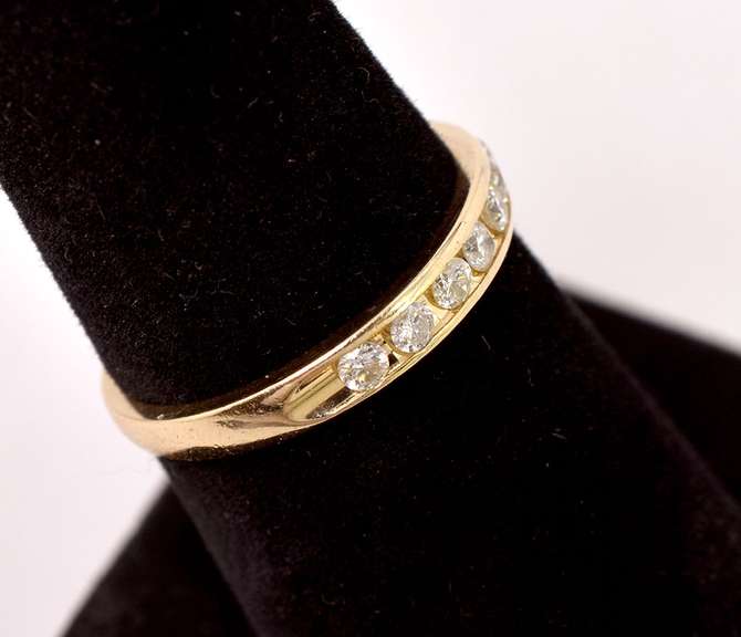 Gorgeous Diamond Band Ring in 14K Yellow Gold