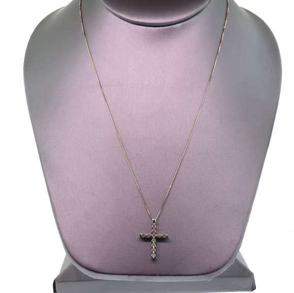 18k white gold necklace with diamond cross