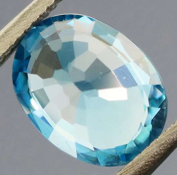 Glittering 1.66ct diamond luster blue Zircon