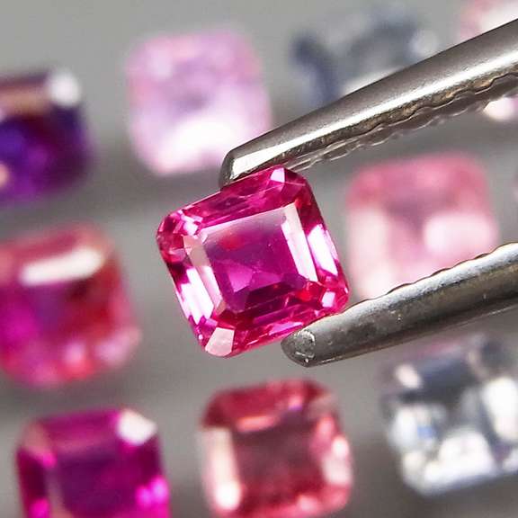 Glittering 20 piece 4.34ct fancy color Sapphire set