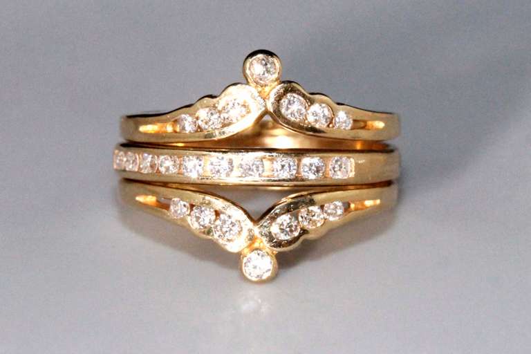 Sparkling Diamond Ring Set in Gold