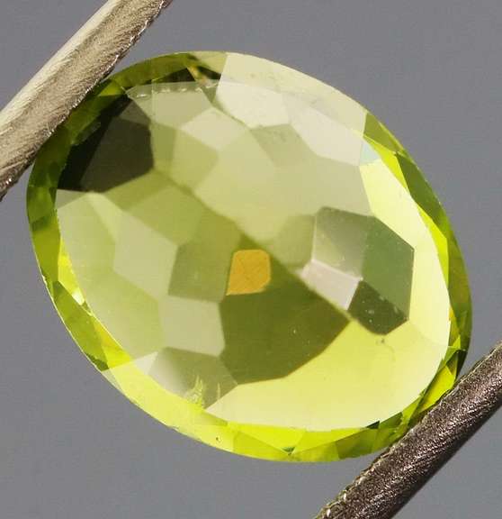Eye catching 2.52ct Burma green Peridot