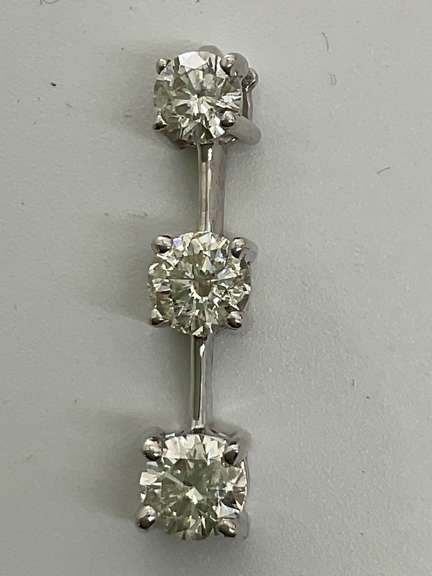 14K WHITE GOLD GRATUATED DIAMOND PENDANT