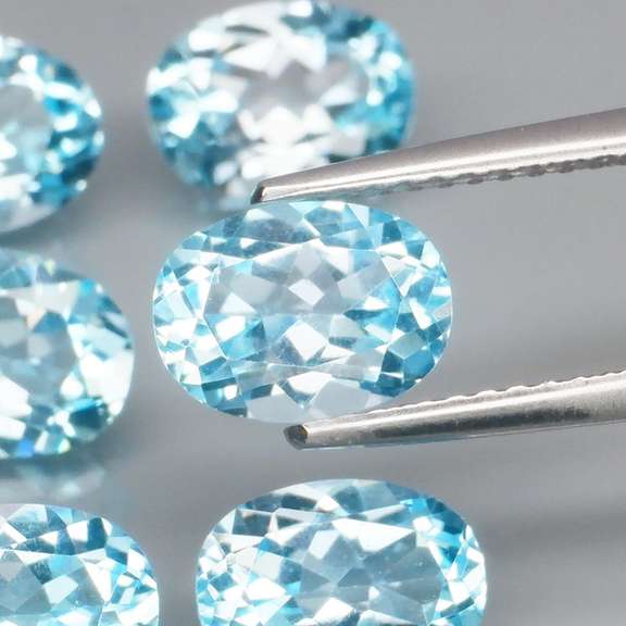 6 piece 9.73ct glittering sky blue Topaz set