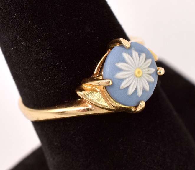 Lovely Wedgwood Style Ring in 14K Yellow Gold