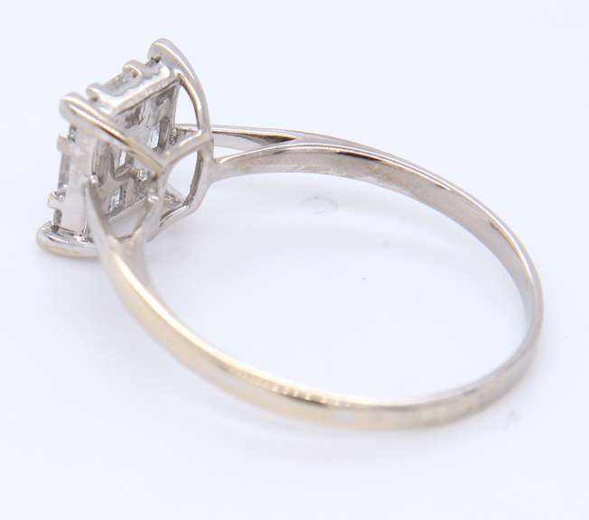 Dazzling White Gold Diamond Ring