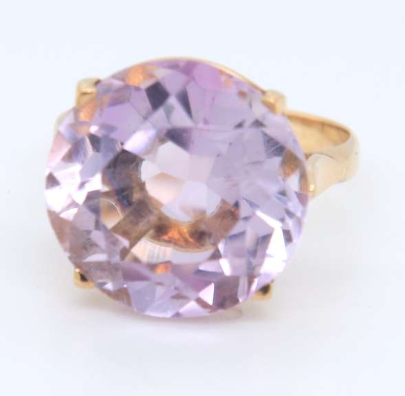 Vintage Yellow Gold Rose Quartz Ring
