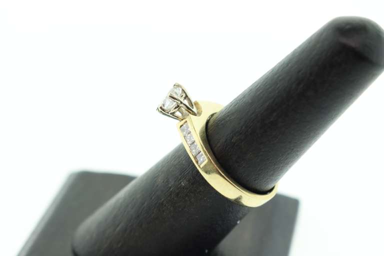 LADIES 14K GOLD AND DIAMOND ENGAGEMENT RING