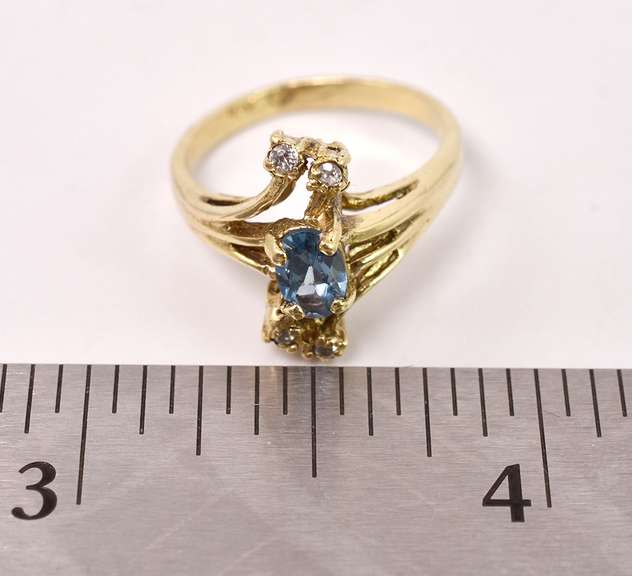 Beautiful Blue Gemstone Ring in Yellow Gold