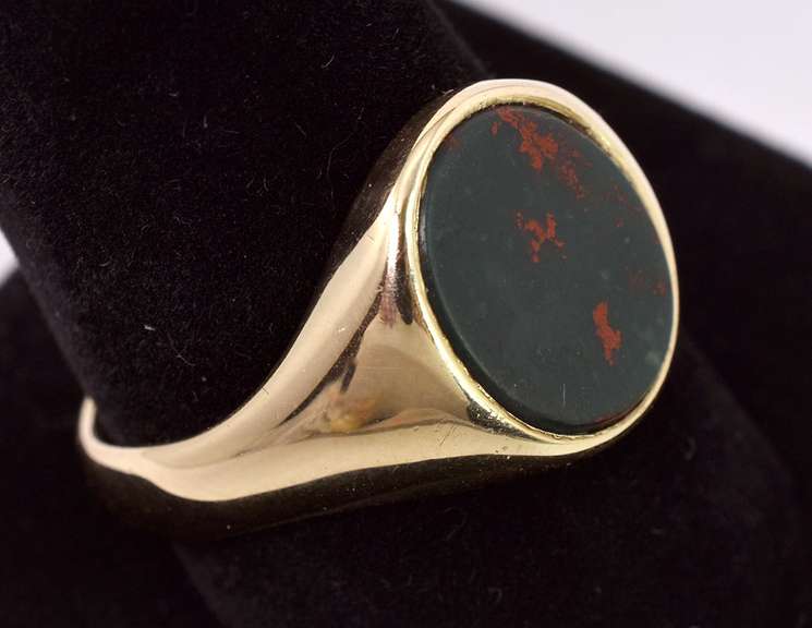 Amazing Men's Bloodstone Ring in Yellow Gold