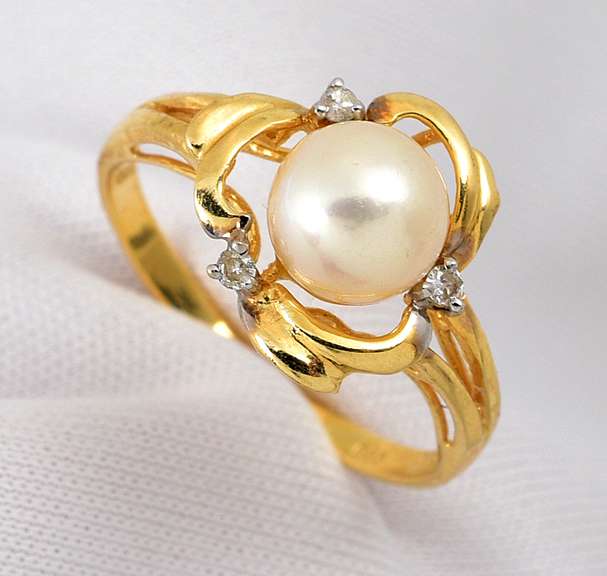 Nicely Designed Pearl Ring