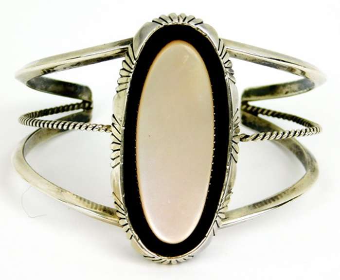 Navajo RT Sterling & Pink Mother of Pearl Cuff