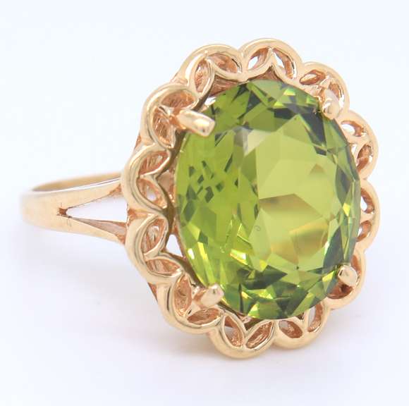Charming Yellow Gold Peridot Cocktail Ring