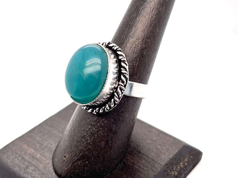 Precious Green Oval Onyx in Tibet Silver Rope Design Ring