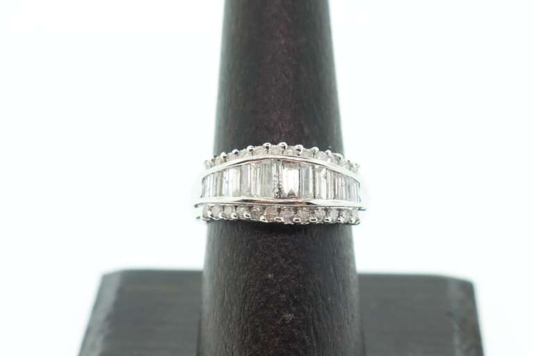 LADIES 14K WHITE GOLD AND DIAMOND BAND