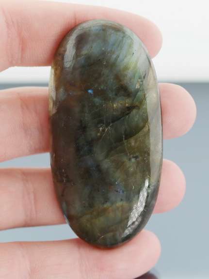 Flashing! 141.50ct Labradorite cabochon